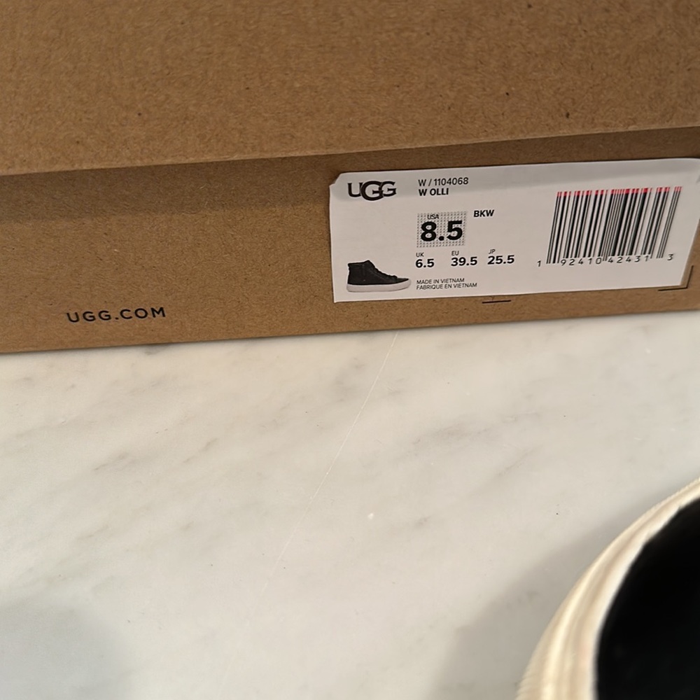 UGG Olli style leather high top sneakers w 📦 - Picture 8 of 8